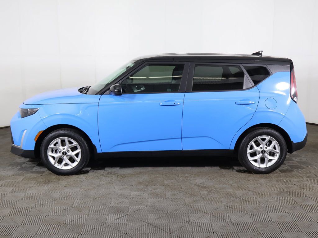 Used 2025 Kia Soul S image 16
