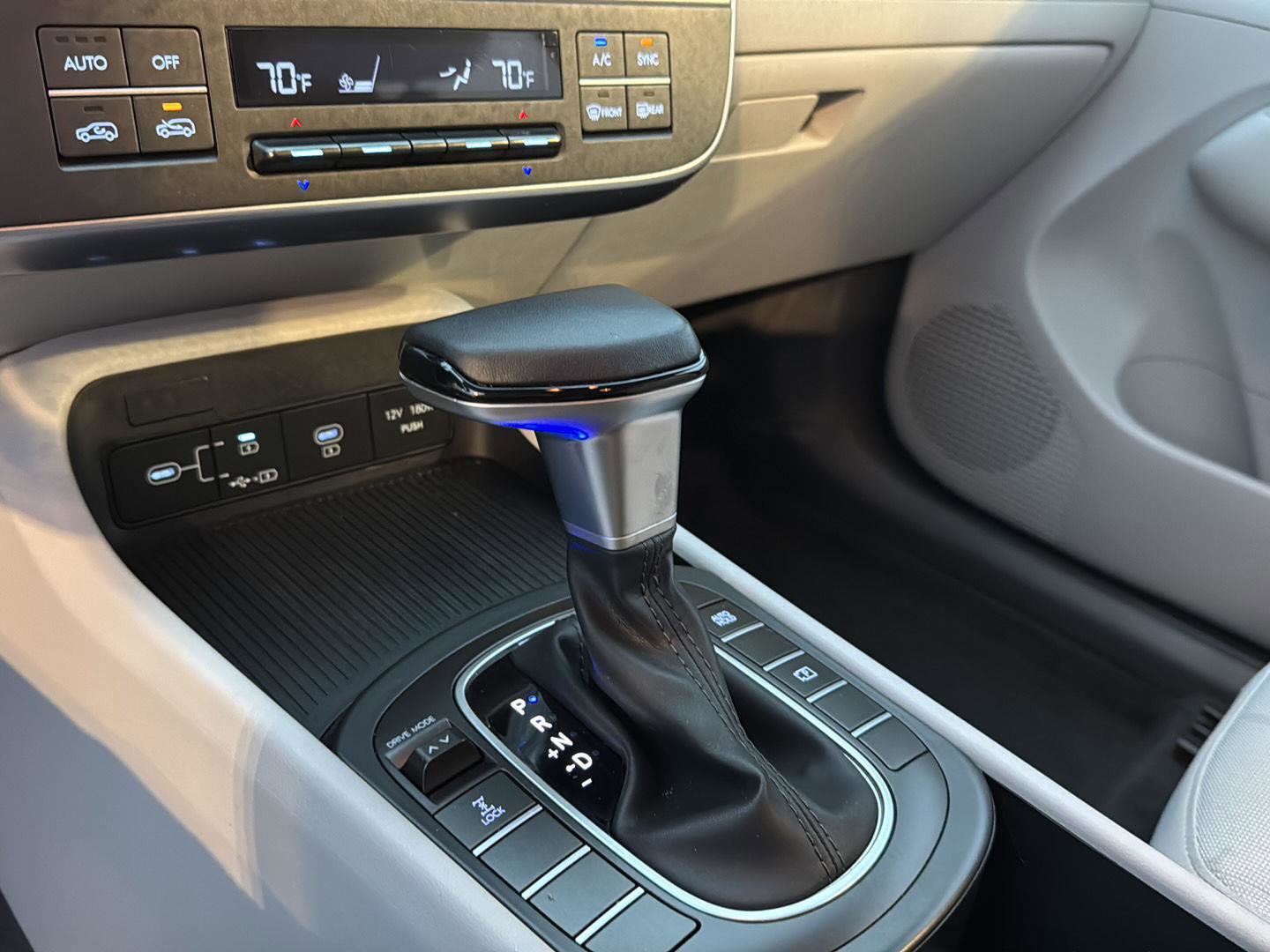 Used 2025 Hyundai Kona SEL image 24