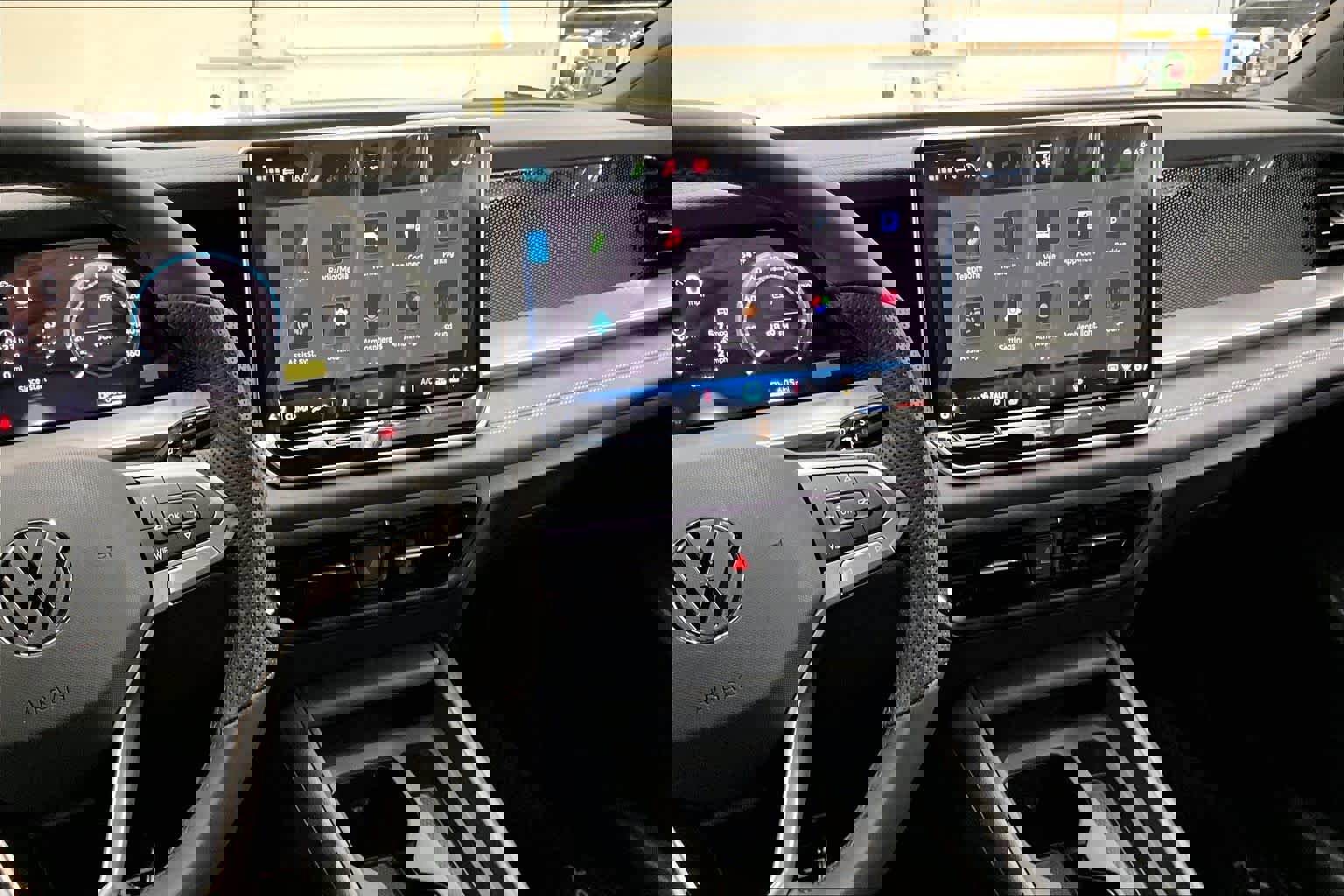 New 2026 Volkswagen Tiguan SE R-Line image 9