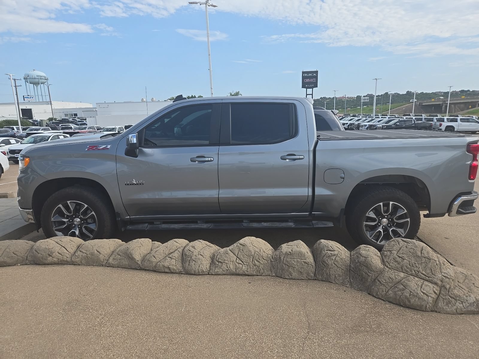 Used 2025 Chevrolet Silverado 1500 LT w/ Texas Edition Plus AWD/4WD image 11