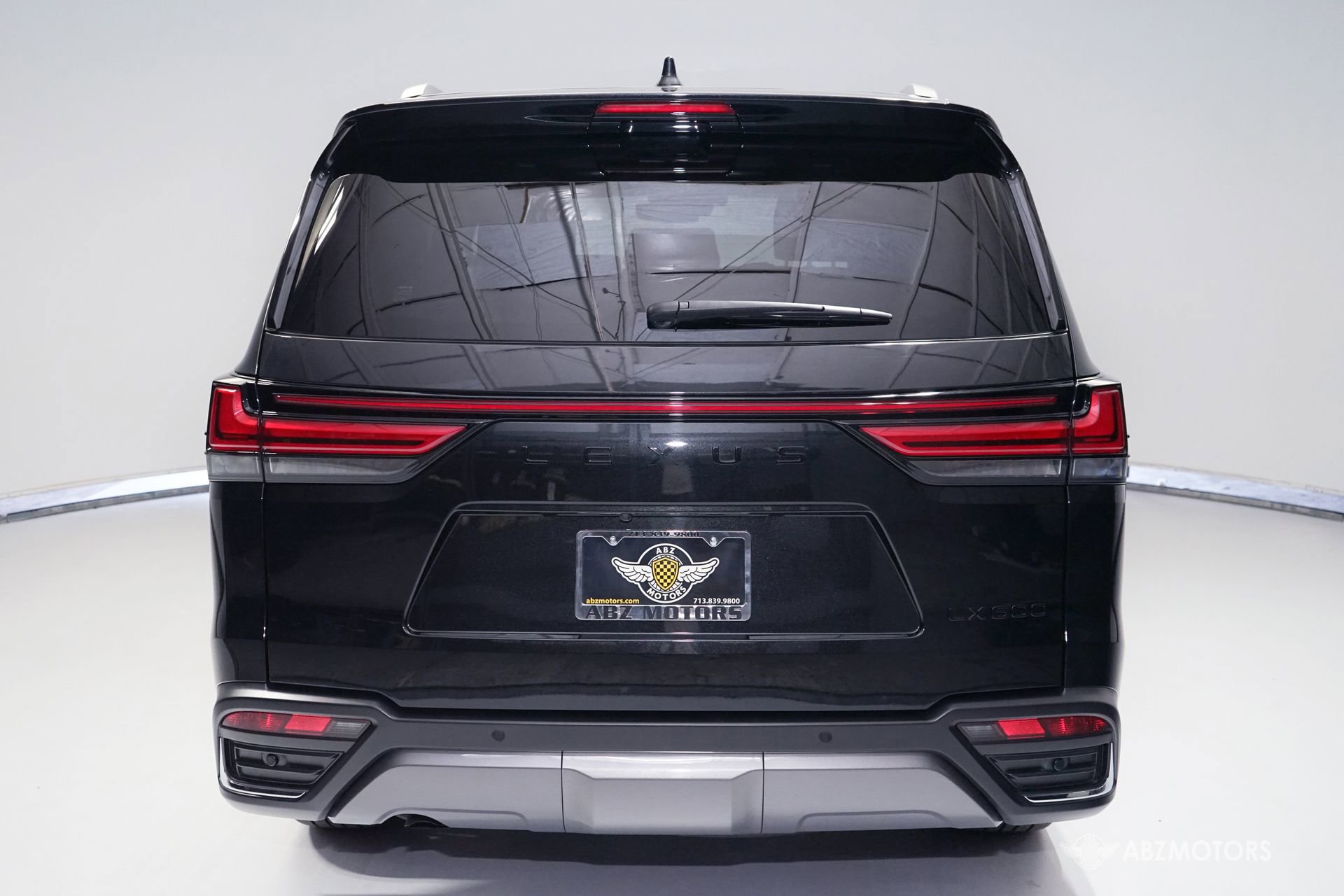 Used 2025 Lexus LX 600 4WD w/ Accessory Package (2T) image 8