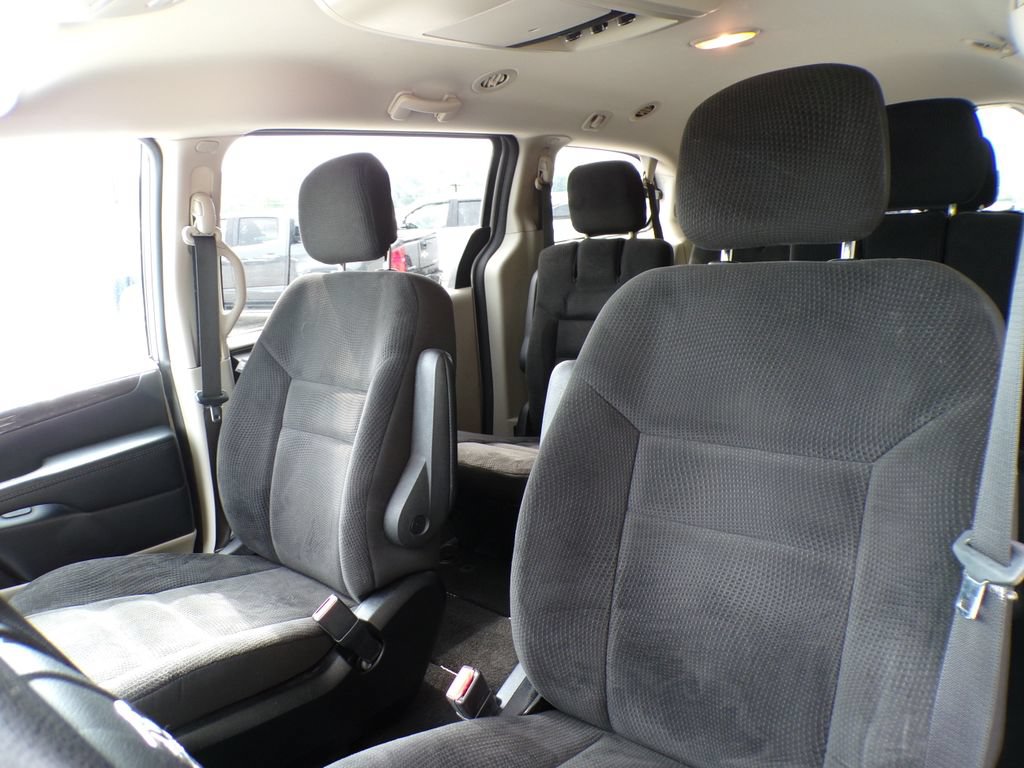 Used 2018 Dodge Grand Caravan SE w/ UConnect Hands-Free Group FWD image 11
