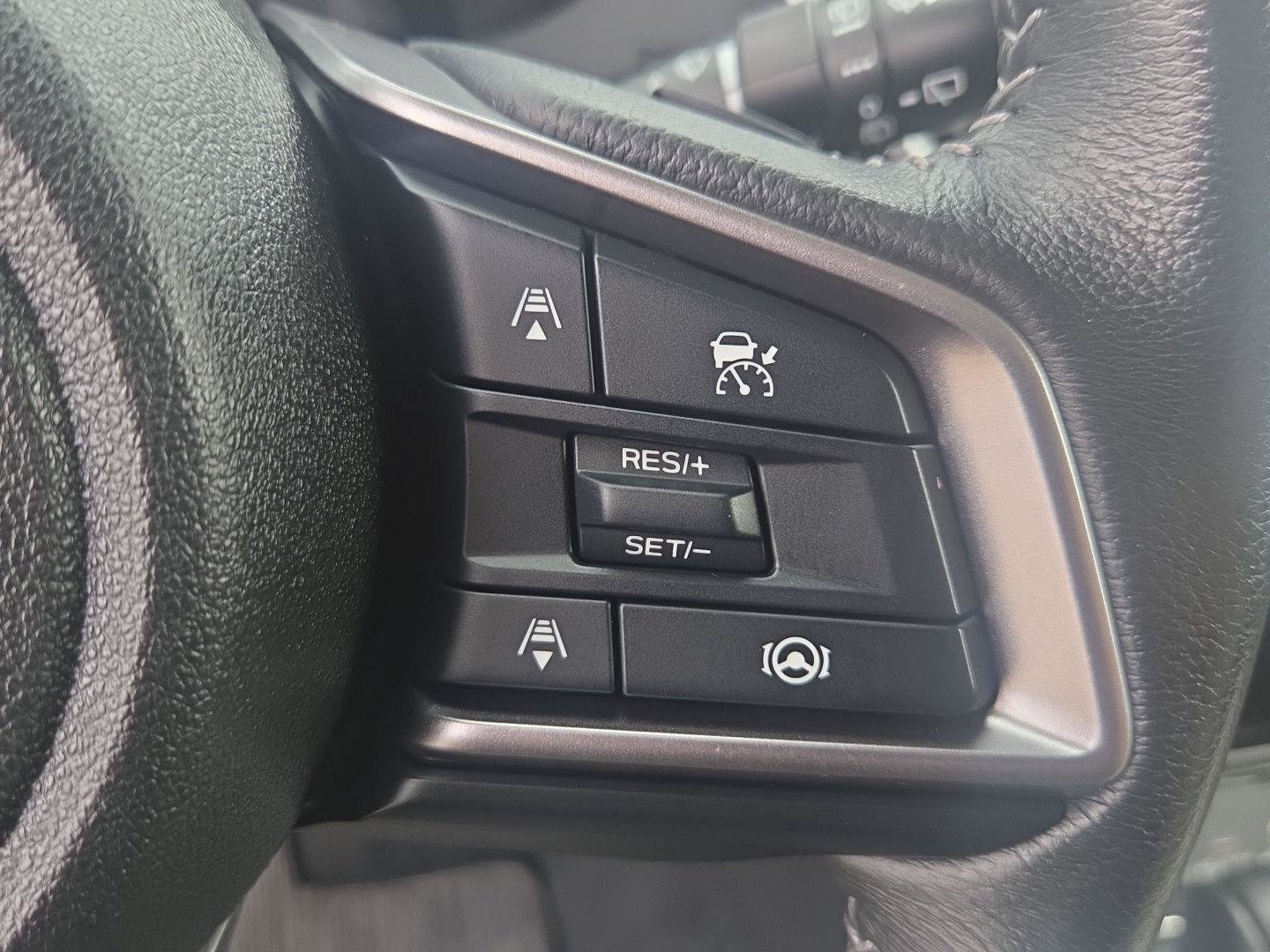 Used 2023 Subaru Ascent Premium w/ Convenience Package AWD/4WD image 27