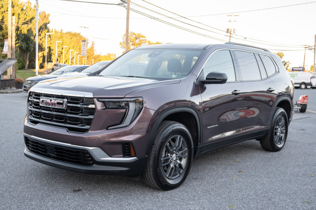 Used 2025 GMC Acadia Elevation image 6