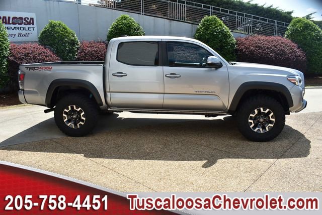 Used 2021 Toyota Tacoma TRD Off-Road w/ Technology Package AWD/4WD image 11