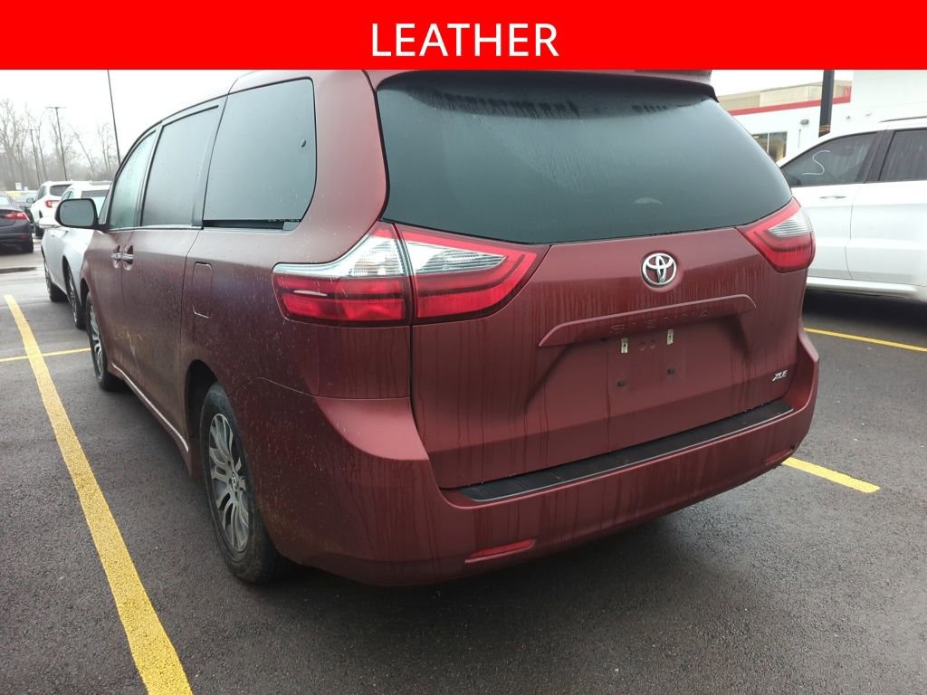 Used 2020 Toyota Sienna XLE image 4