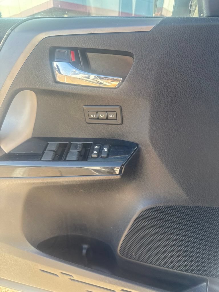 Used 2016 Toyota RAV4 Limited FWD image 6