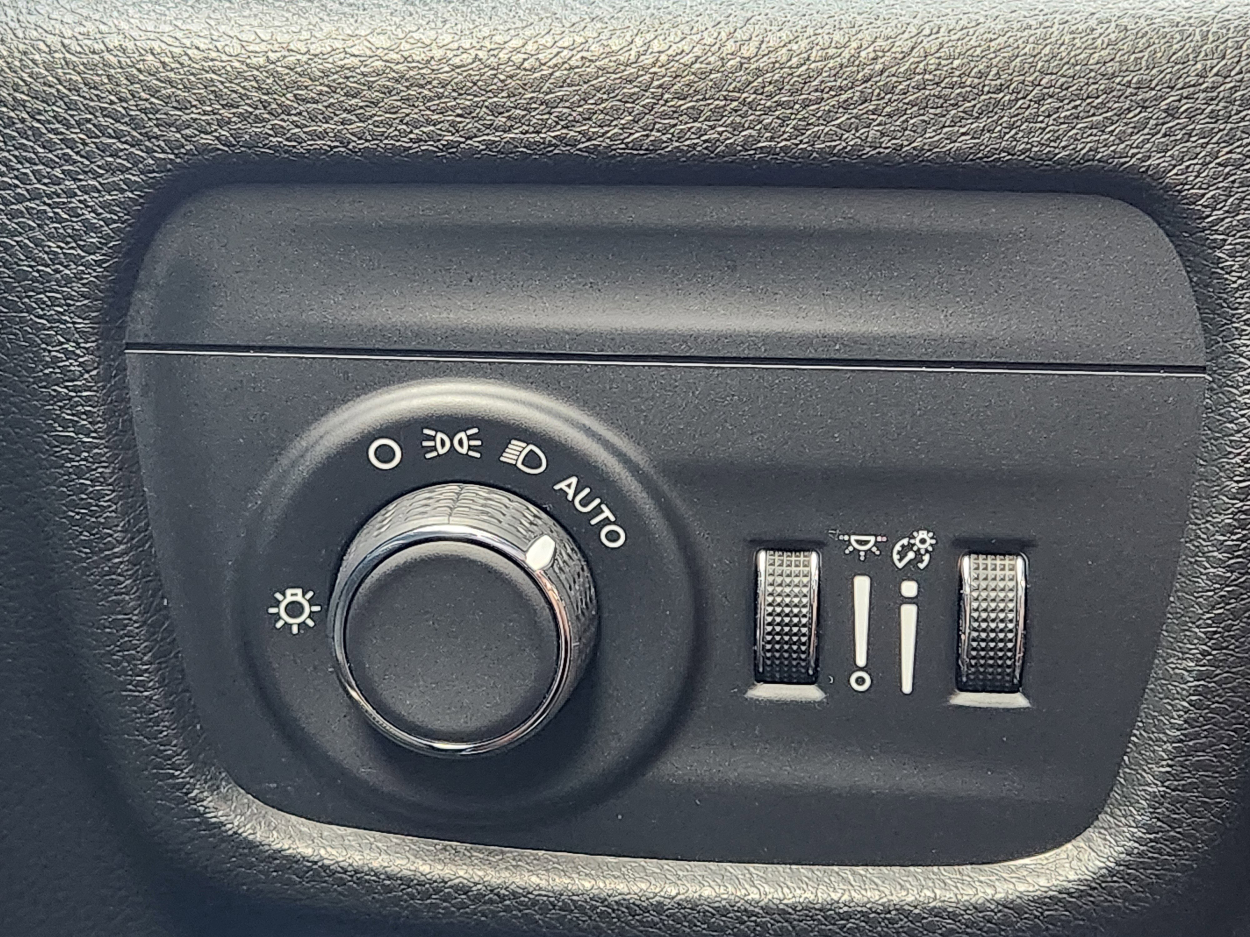 Used 2022 Jeep Grand Cherokee Altitude image 23