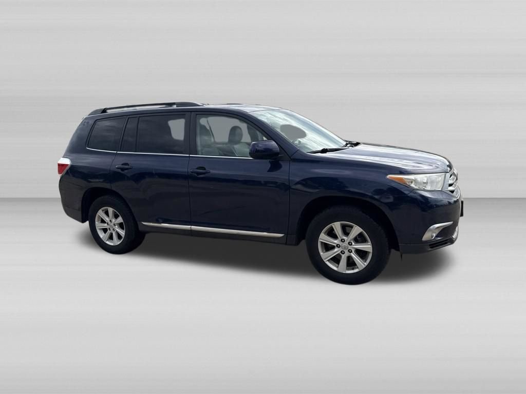 Used 2011 Toyota Highlander SE w/ Tow Pkg AWD/4WD image 3