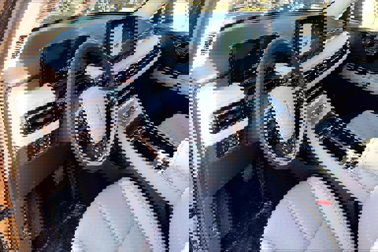 New 2026 Lincoln Aviator AWD w/ Jet Appearance Package image 8