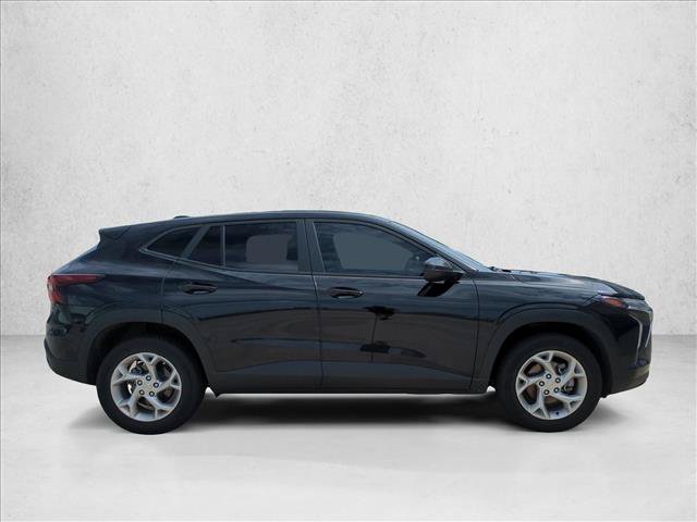 Used 2025 Chevrolet Trax LS w/ LS Convenience Package FWD image 4