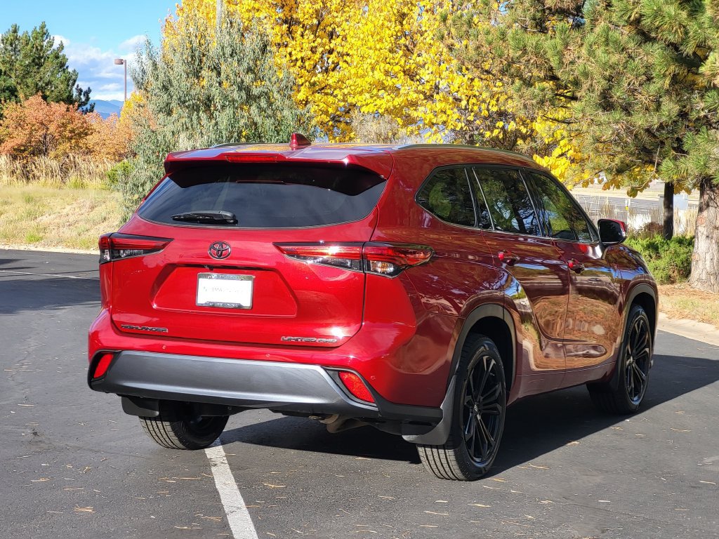 Used 2022 Toyota Highlander Limited AWD/4WD image 10