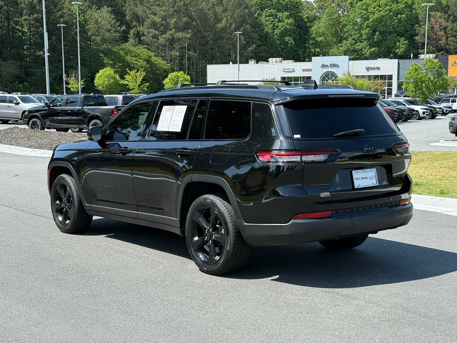 Used 2023 Jeep Grand Cherokee L Laredo AWD/4WD image 3