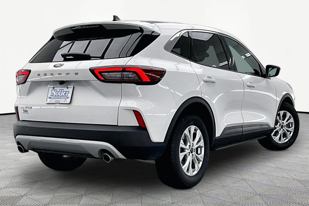 Certified 2023 Ford Escape Active w/ Cold Weather Package FWD image 2