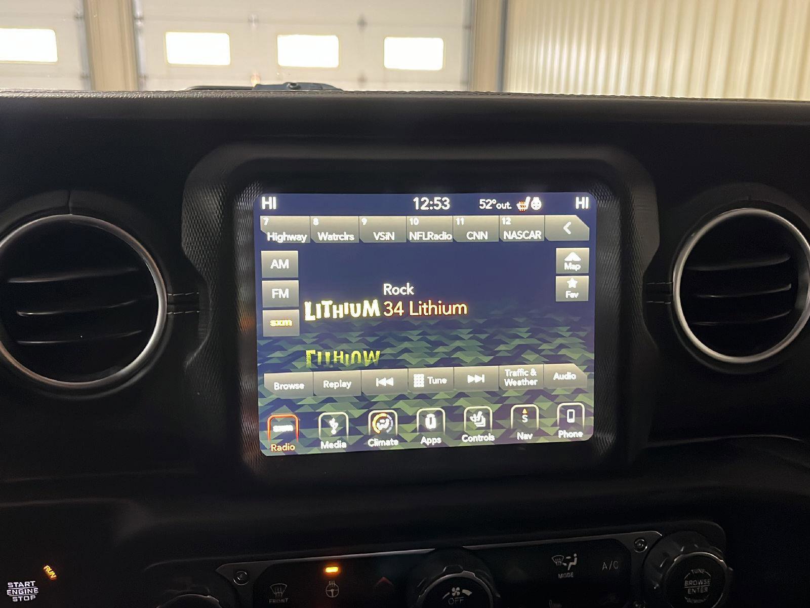 Used 2019 Jeep Wrangler Unlimited Sahara image 21