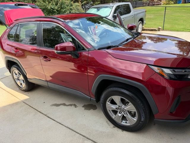 Used 2022 Toyota RAV4 XLE FWD image 1