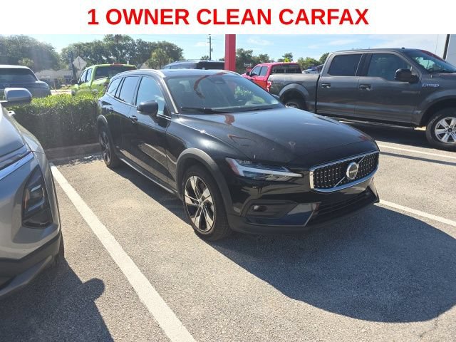 Used 2025 Volvo V60 B5 Cross Country Plus AWD/4WD image 1