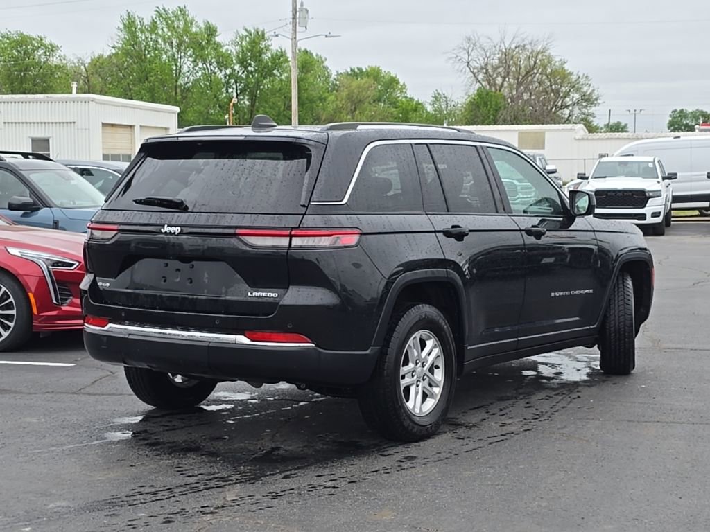 Used 2024 Jeep Grand Cherokee Laredo AWD/4WD image 51