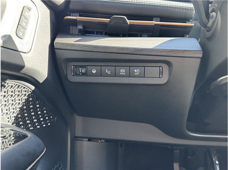 Used 2024 Nissan Ariya AWD image 27