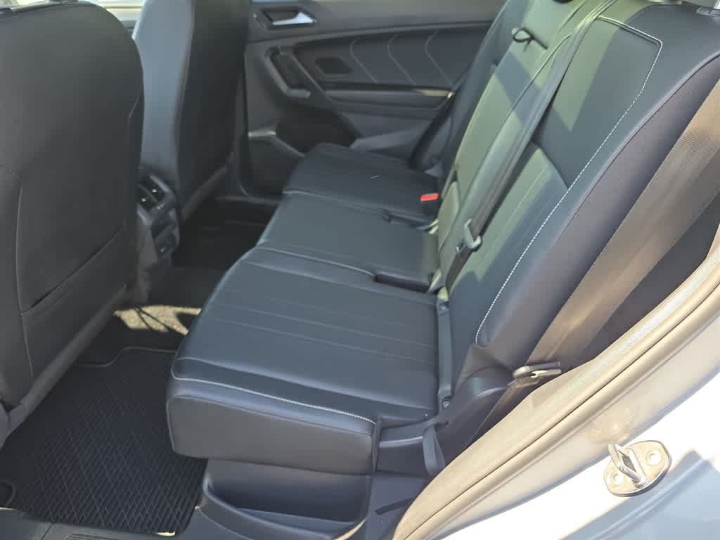 Used 2022 Volkswagen Tiguan SE AWD/4WD image 16