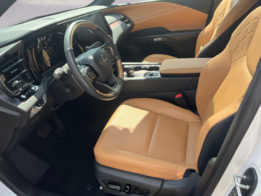 Used 2023 Lexus RX 350 Premium w/ Accessory Package AWD/4WD image 9