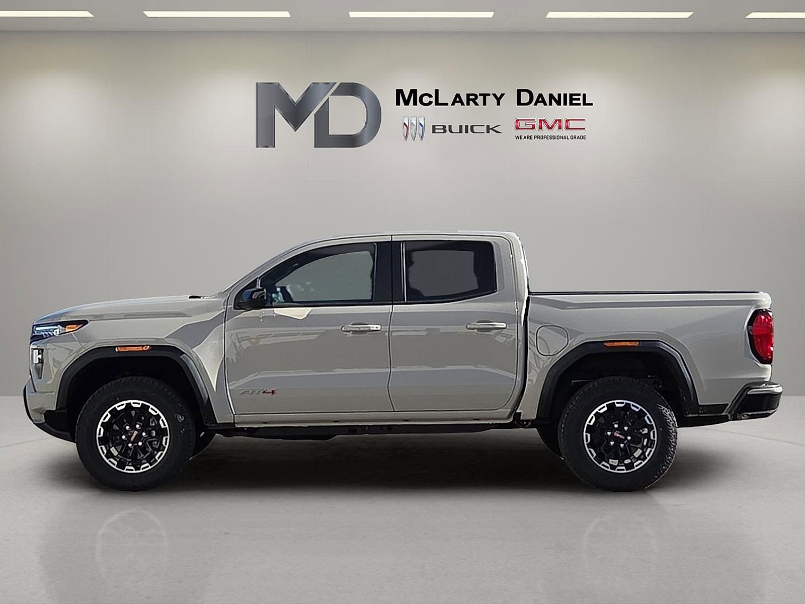 New 2026 GMC Canyon AT4 AWD/4WD image 3