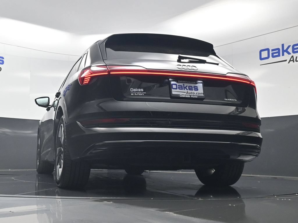 Used 2022 Audi e-tron Premium w/ Convenience Plus Package AWD/4WD image 41