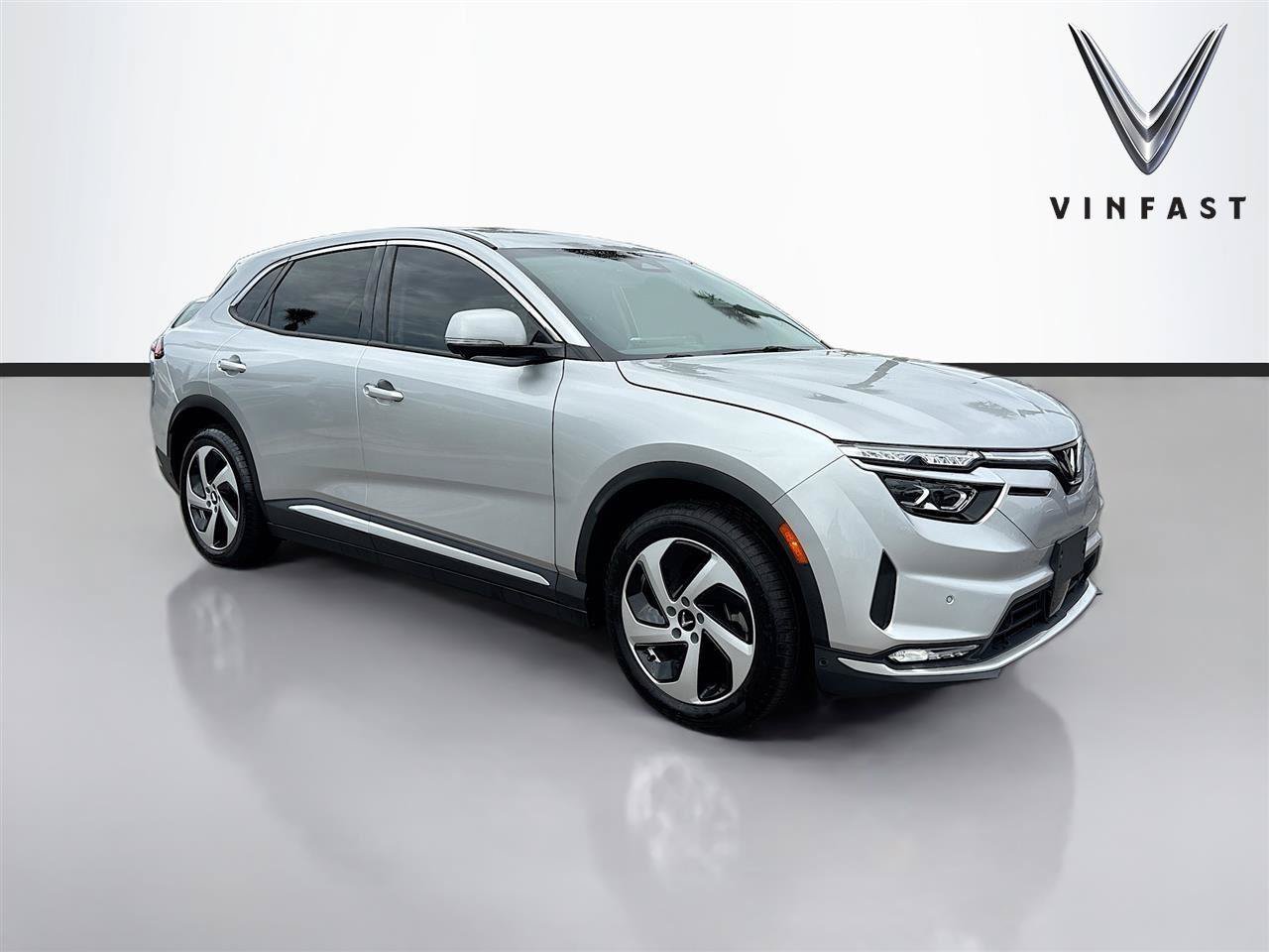 New 2025 VinFast VF 8 Eco