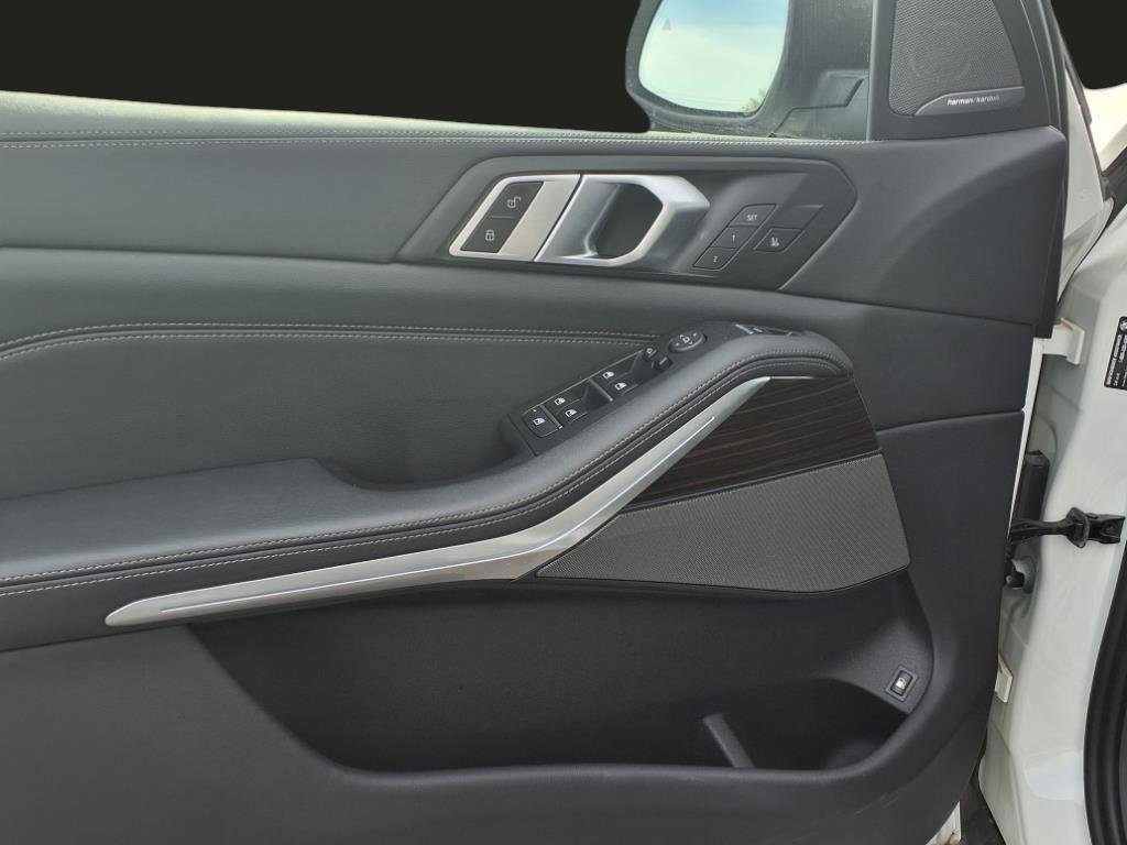 Used 2024 BMW X5 xDrive50e image 13