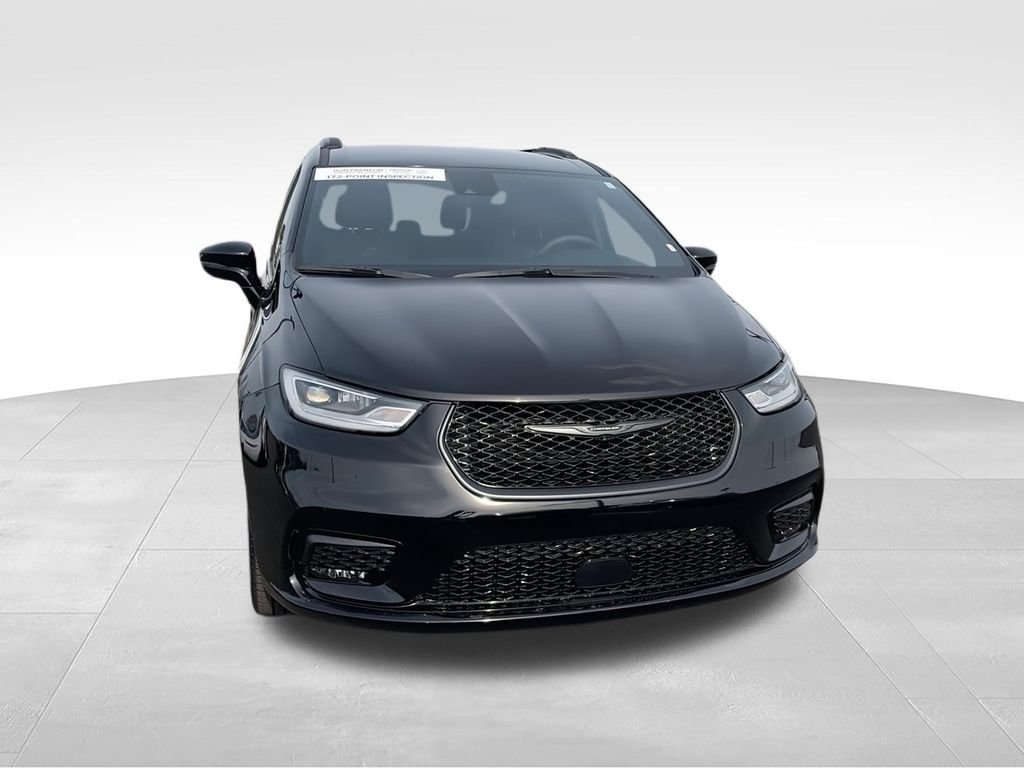 Used 2024 Chrysler Pacifica Touring-L w/ S Appearance Package FWD image 4