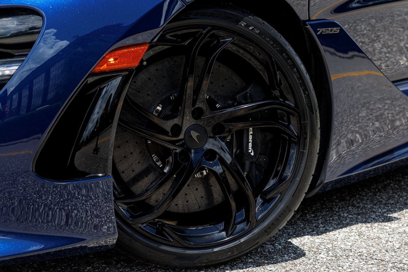 Used 2025 McLaren 750S RWD image 40