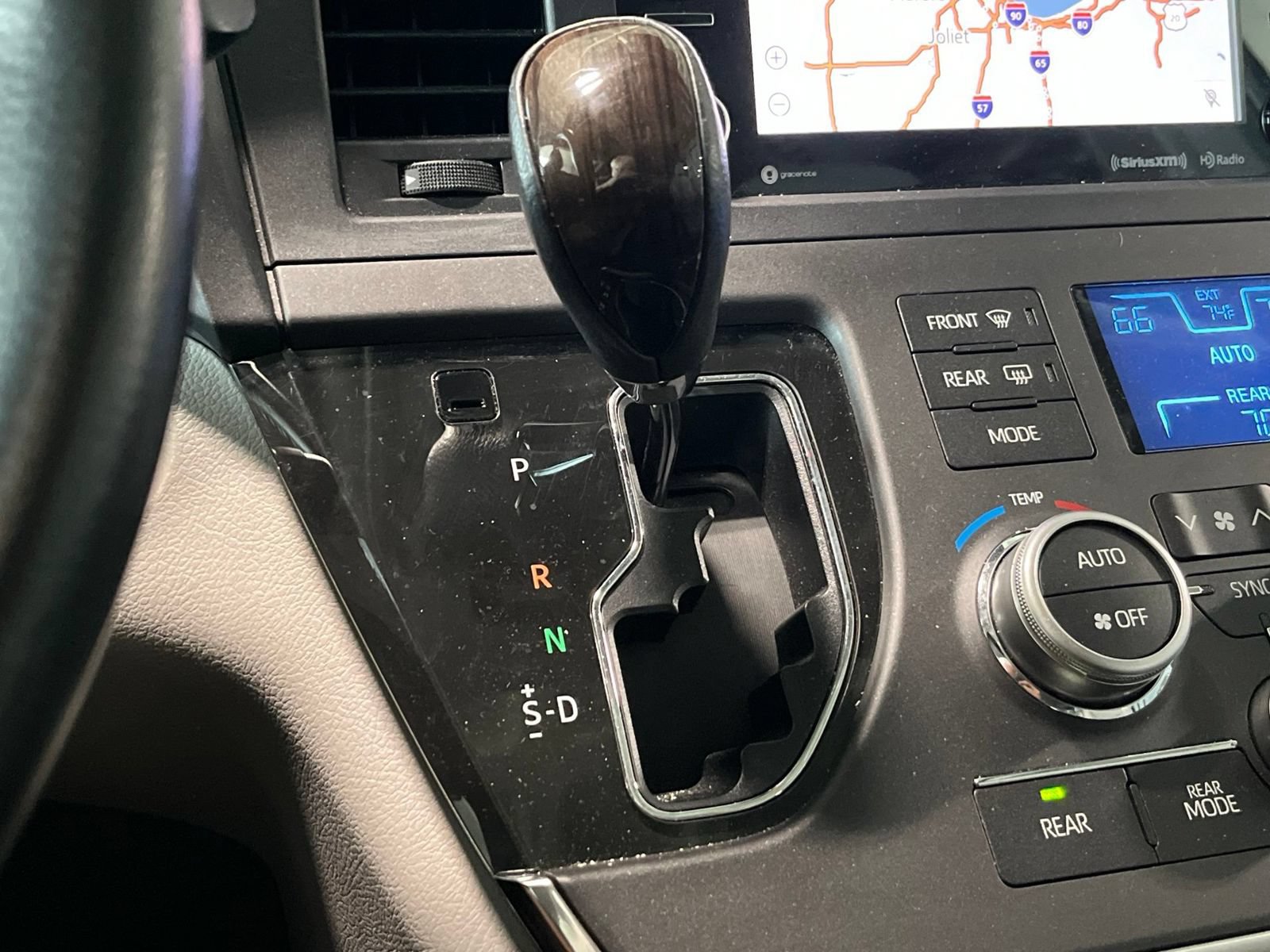 Used 2019 Toyota Sienna XLE w/ XLE Navigation Package FWD image 25