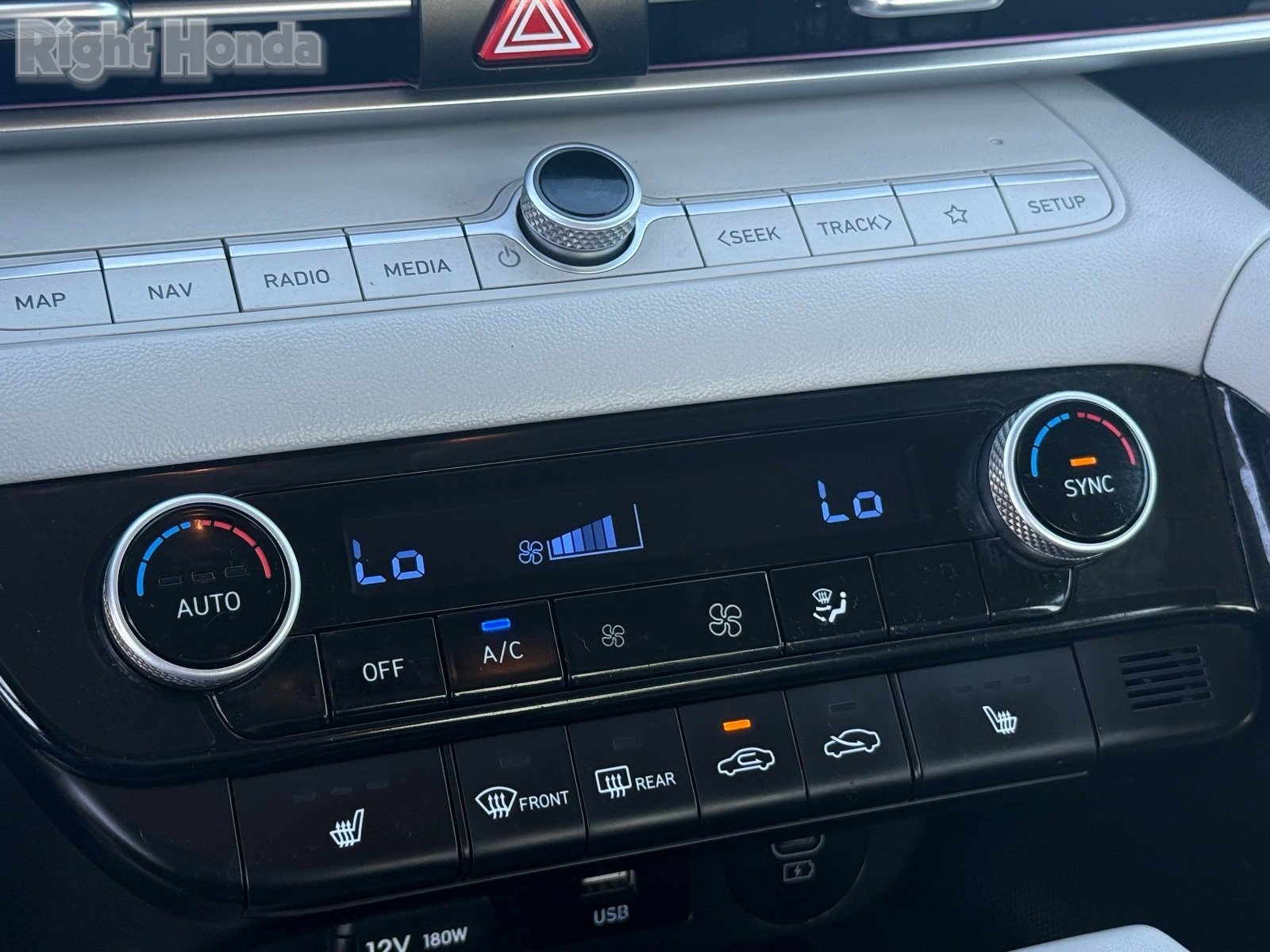 Used 2024 Hyundai Elantra Limited image 22