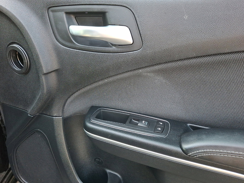 Used 2016 Dodge Charger SE w/ Popular Equipment Group image 6