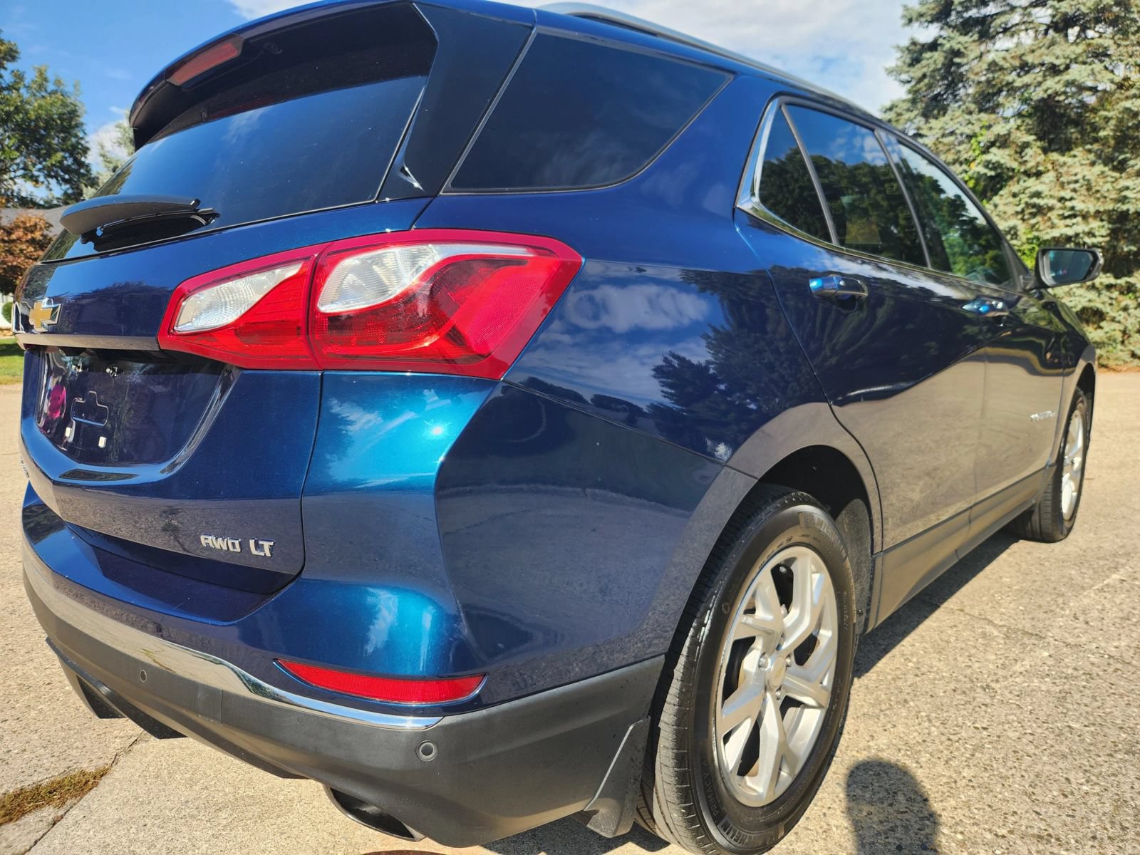 Used 2019 Chevrolet Equinox LT w/ Sun & Navigation Package AWD/4WD image 7