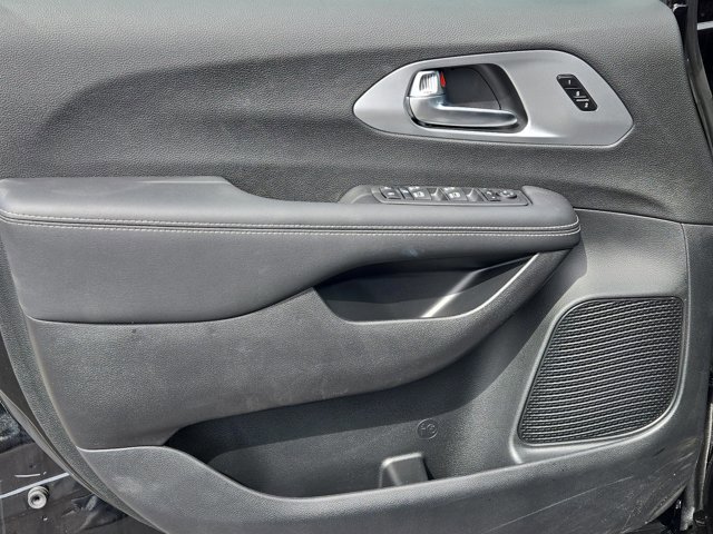New 2026 Chrysler Pacifica Limited w/ S Appearance Package image 13