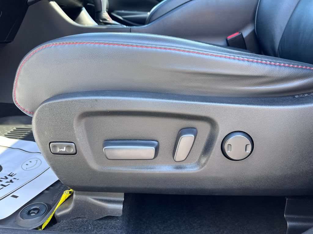 Used 2019 Toyota Highlander SE w/ Nightshade Edition AWD/4WD image 10