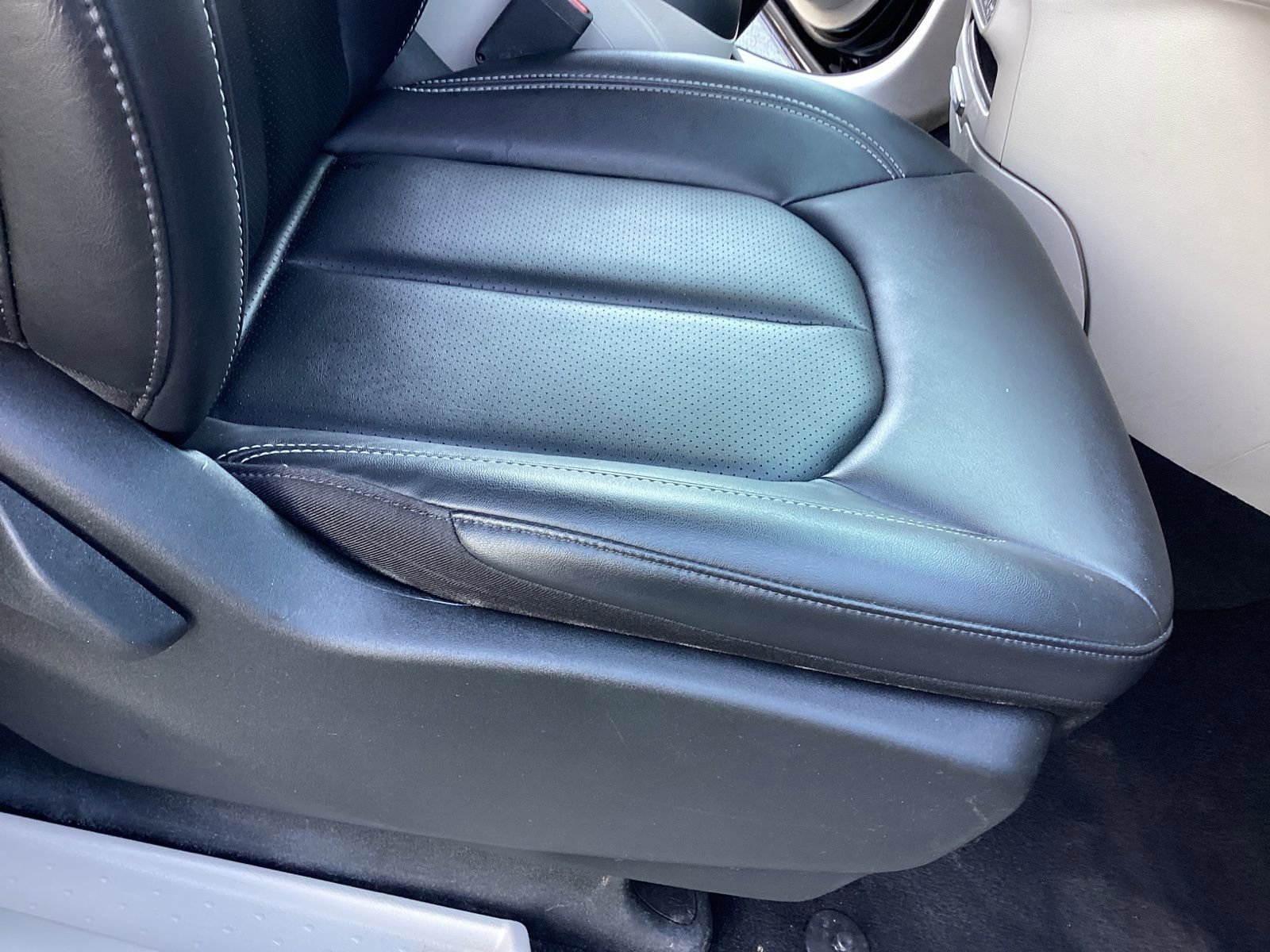 Used 2024 Chrysler Pacifica Touring-L image 19