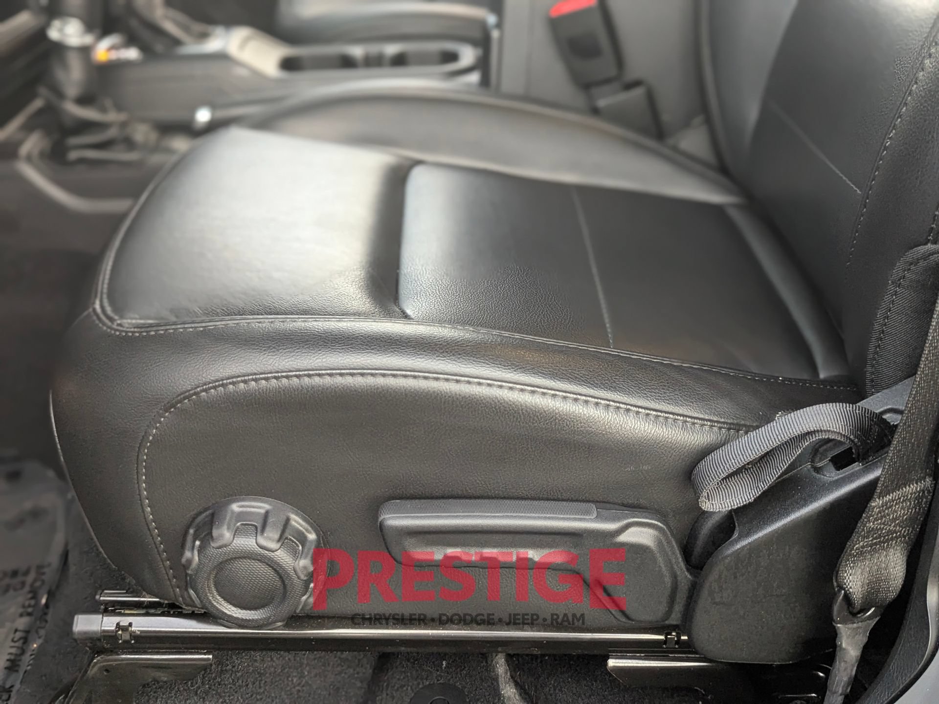 Used 2020 Jeep Wrangler Unlimited Sahara AWD/4WD image 30