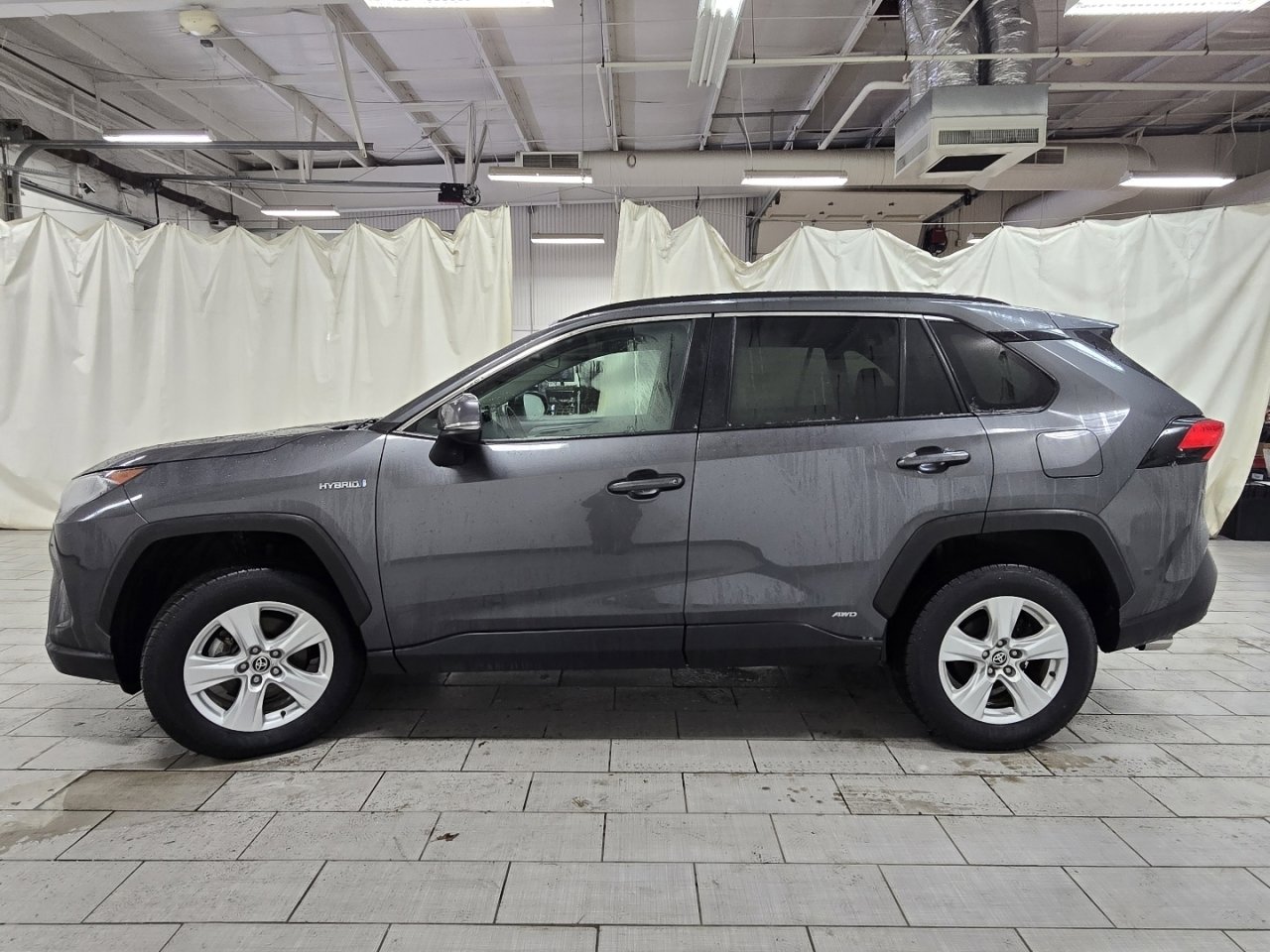 Used 2021 Toyota RAV4 XLE image 11