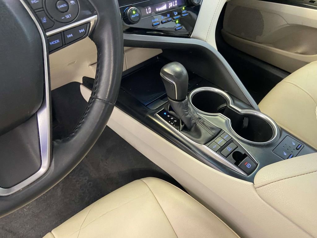 Used 2018 Toyota Camry XLE FWD image 19