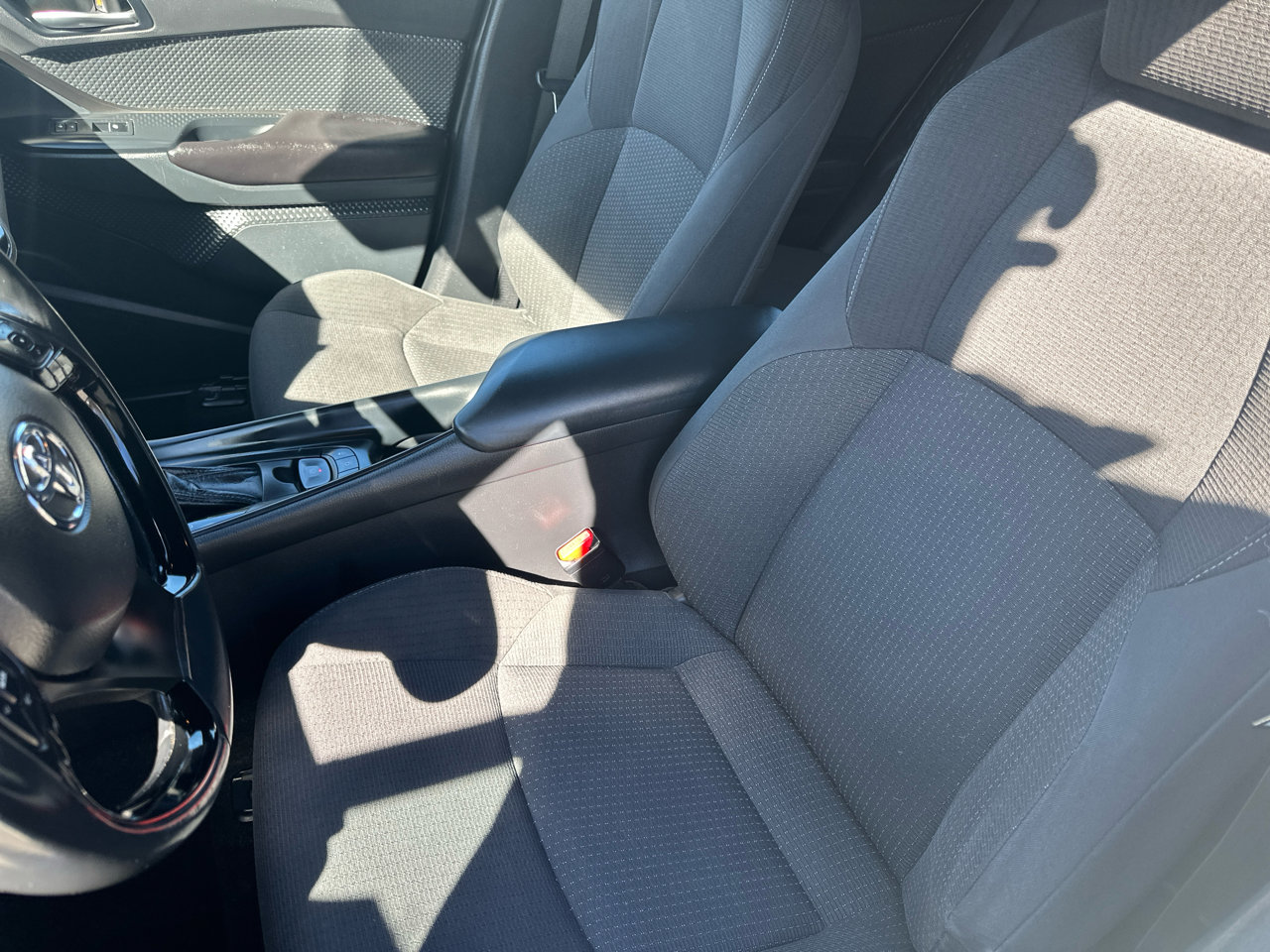 Used 2018 Toyota C-HR XLE image 9