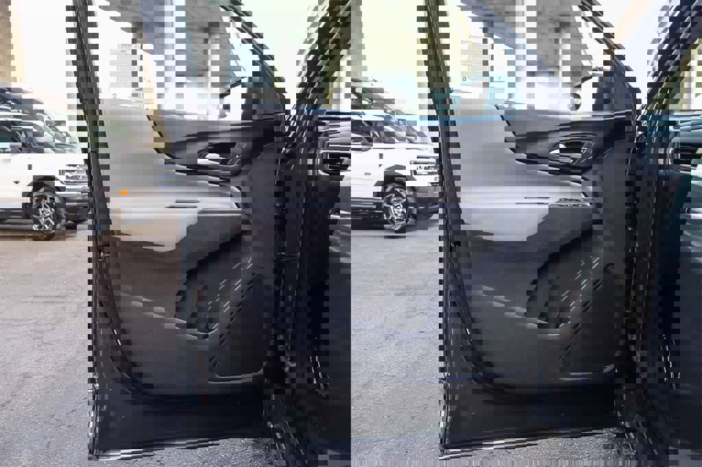 Used 2020 Chevrolet Equinox LS w/ LS Convenience Package image 22