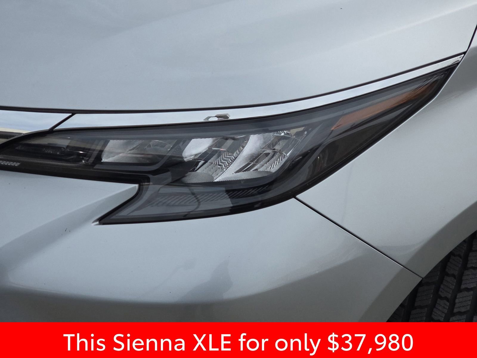 Used 2024 Toyota Sienna XLE image 42