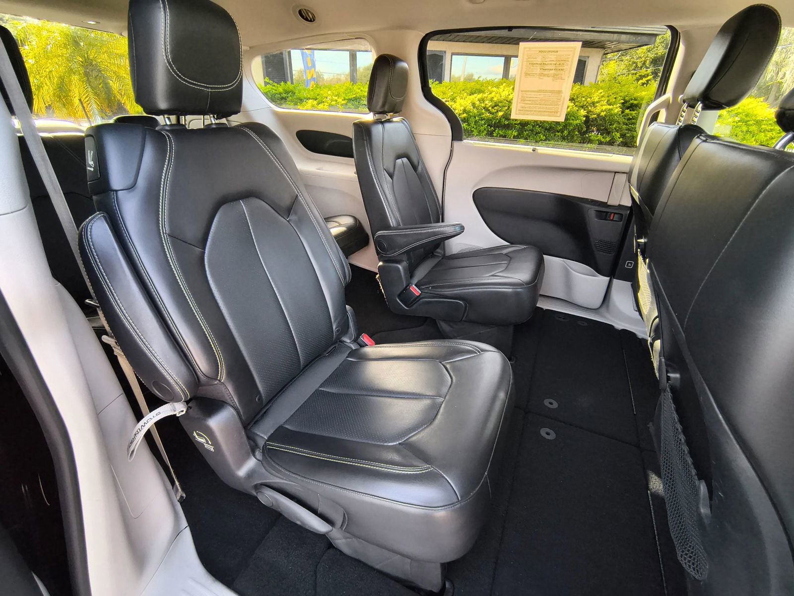 Used 2020 Chrysler Voyager Lxi image 12