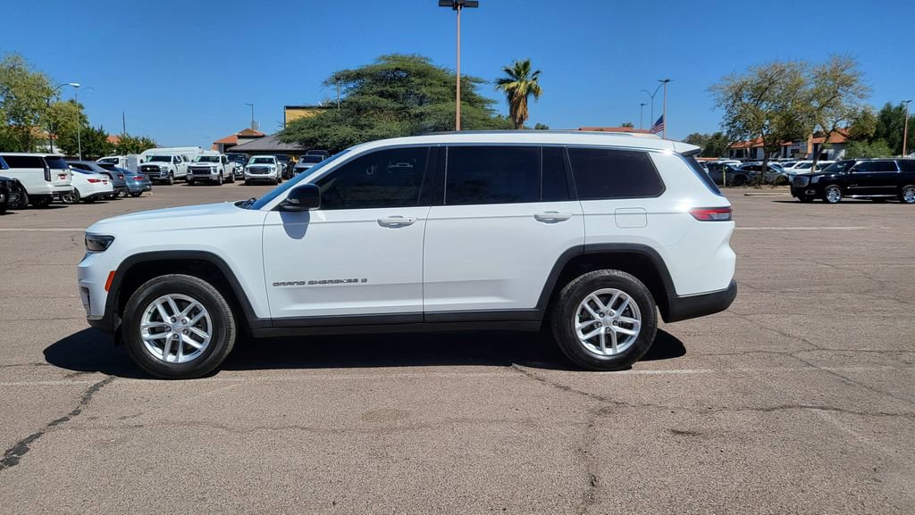 Used 2023 Jeep Grand Cherokee L Laredo RWD image 5