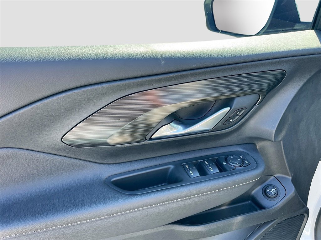 Used 2022 GMC Terrain SLE w/ Driver Convenience Package image 9