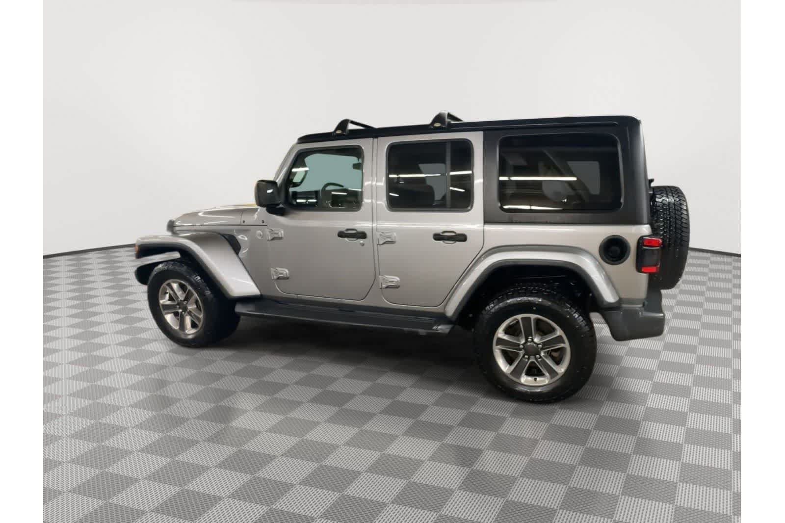 Used 2018 Jeep Wrangler Unlimited Sahara AWD/4WD image 7