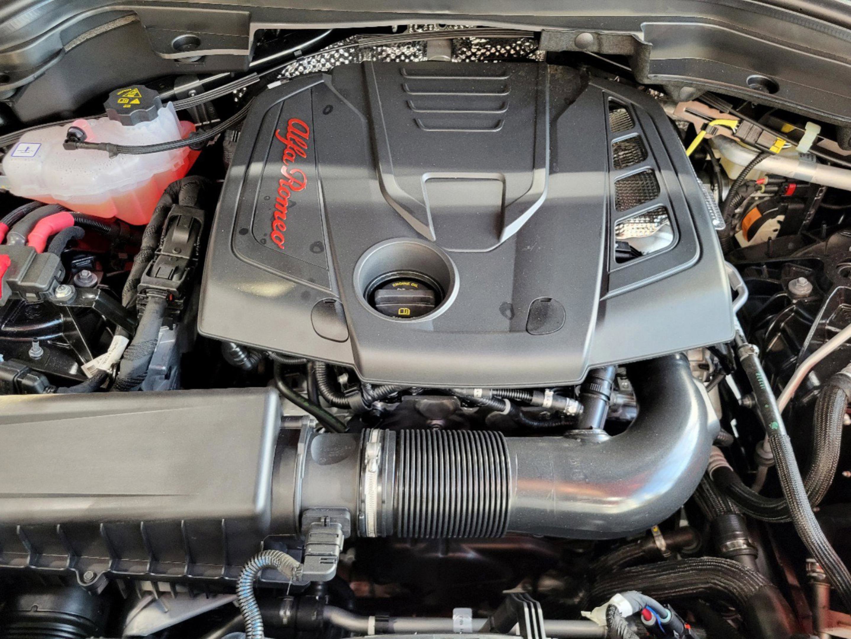 New 2025 Alfa Romeo Stelvio Sprint AWD/4WD image 48