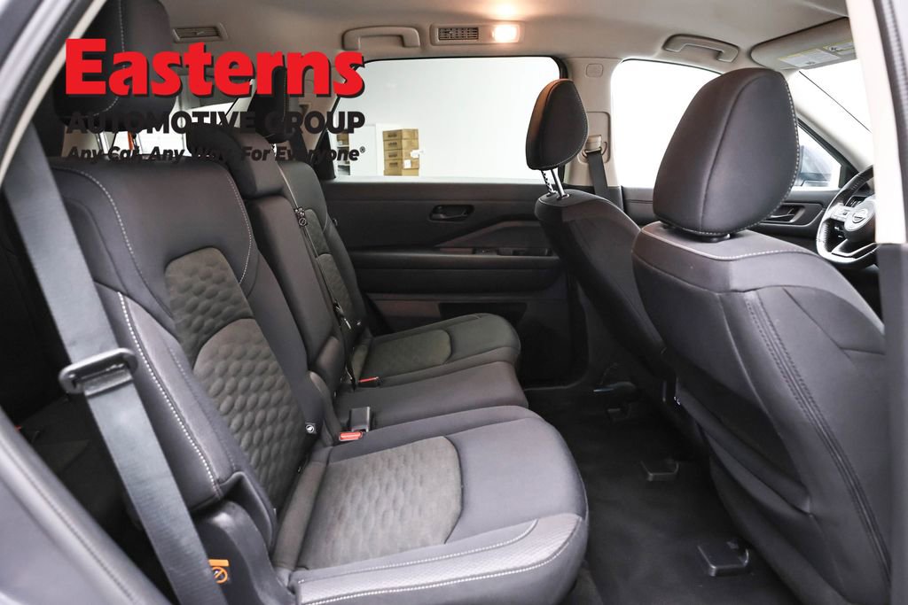 Used 2024 Nissan Pathfinder SV image 23